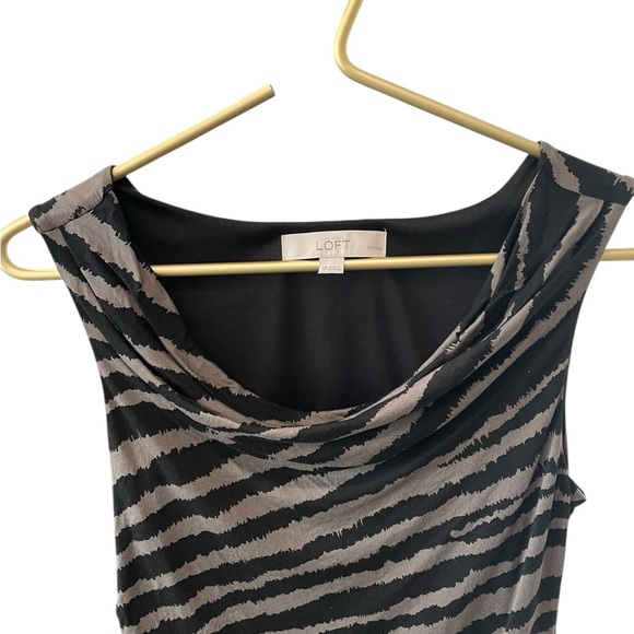 LOFT Black Gray Lined Sheath Dress Ruched Sleeveless Sz M EUC - Picture 5 of 7